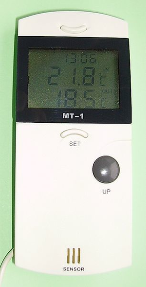 306px- Compact_digital_thermometer